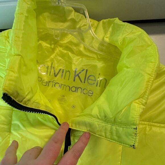 CALVIN KLEIN PERFORMANCE Yellow Cropped Mock-Neck Zip-Up Puffer Vest Size L New - Picture 8 of 12
